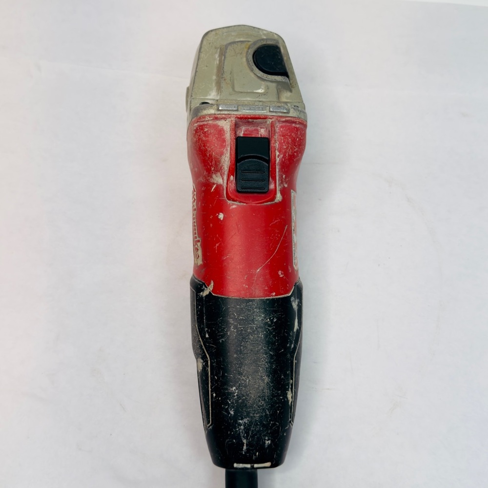 Milwaukee  6130-33 7.0 Amp 4-1/2"  Angle Grinder - Picture 6 of 12